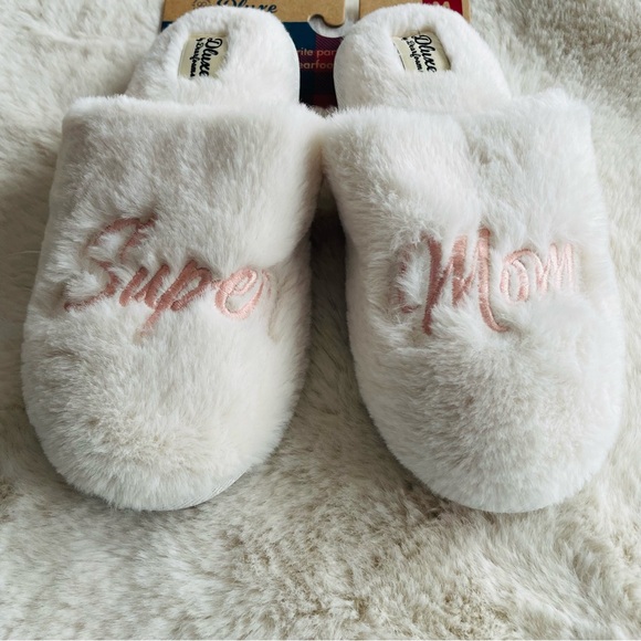 NWT Super Mom Slippers - Picture 3 of 12